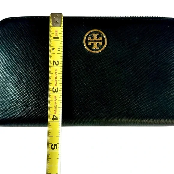 Tory Burch Zip Around Continental Wallet in black - Picture 5 of 12